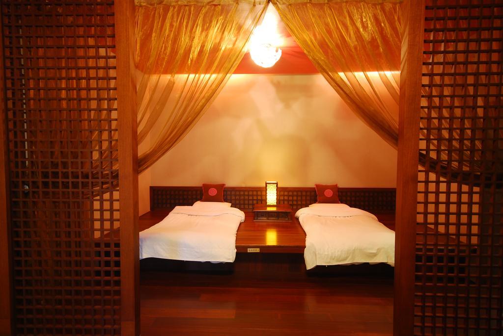 March 3 B&B Yilan Luodong Exteriör bild