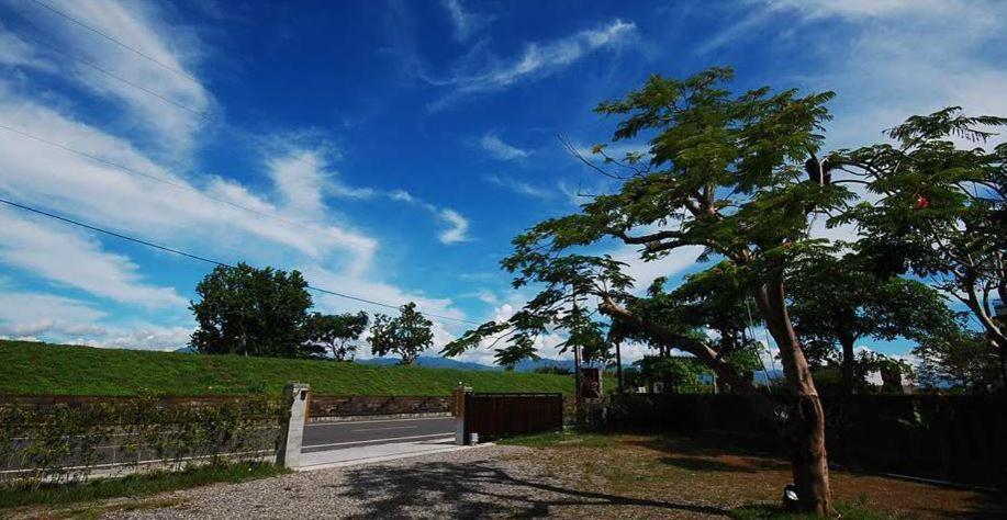 March 3 B&B Yilan Luodong Exteriör bild